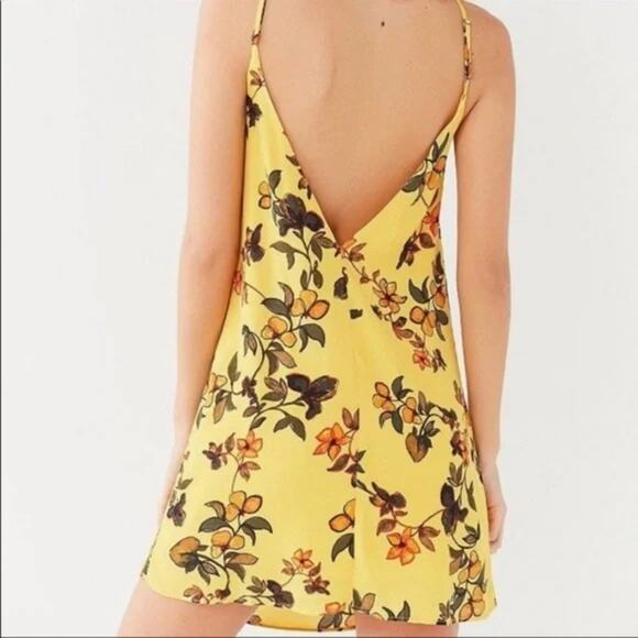 Urban Outfitters Zoe Yellow Floral Open Back Mini Dress Sleeveless - Picture 1 of 8